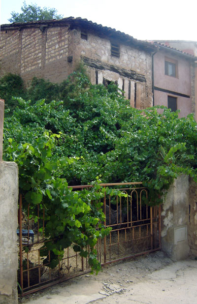 Casa de "Ceferino" en El Cuervo, a su lado se hallaba la tienda de su tío Práxedes (Foto de Salvador F. Cava)