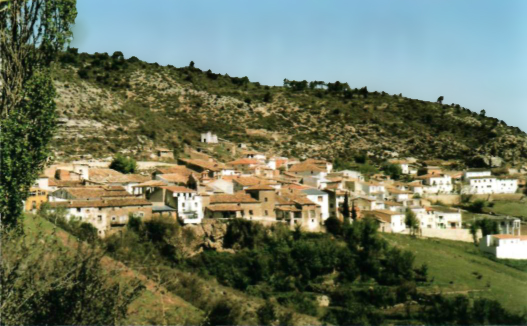 Sobre estas líneas, San Martín de Boniches, de donde salieron 14 guerrilleros (Foto de Santiago Torralba).